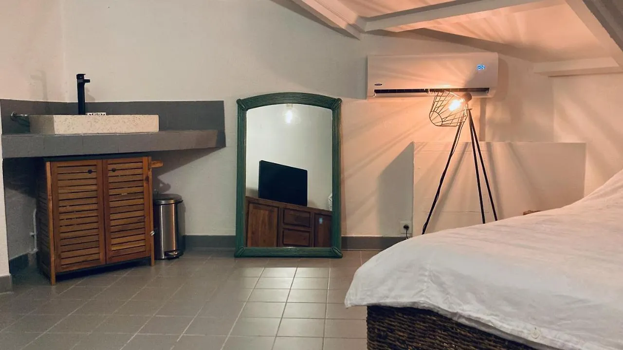 Duplex A 50M De La Plage Du Diamant Avec Parking Ле-Диаман